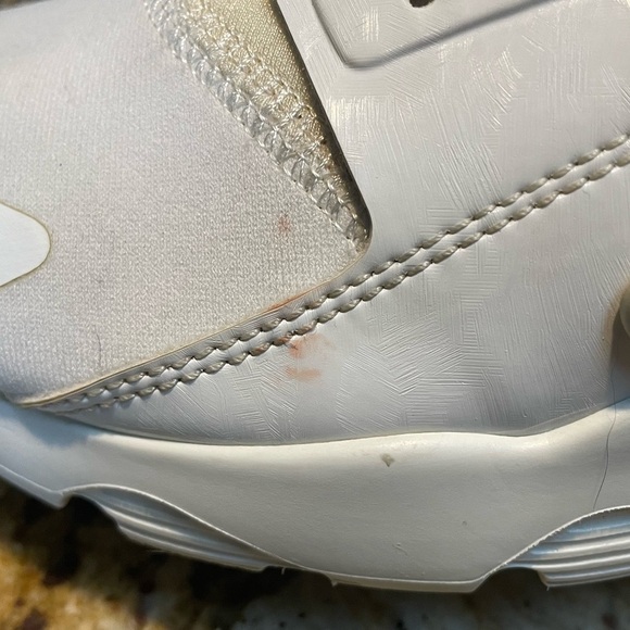 Women’s Nike Huaraches - Picture 12 of 13